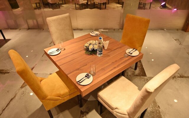 Hotel Aakriti Clarks Inn Express