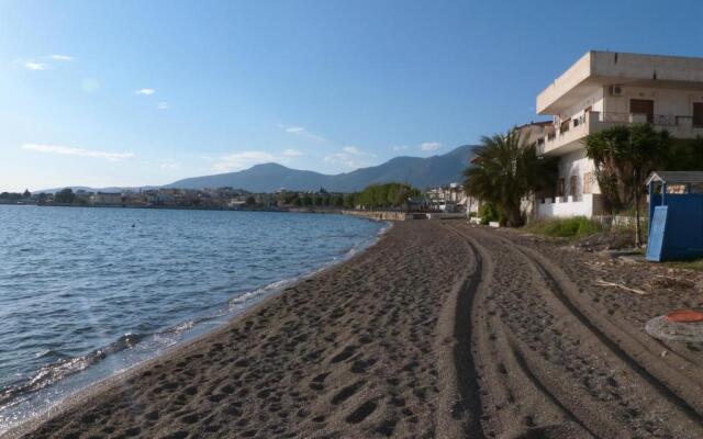 apt 30m from beach