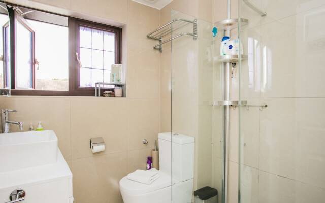 Spacious 3 Bedroom in South East London With Garden