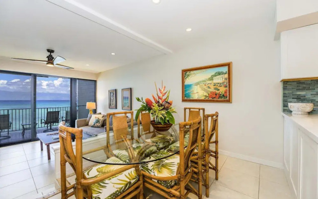 Noelani 304 3bdrm 2.5 Bath 3 Bedroom Condo by RedAwning