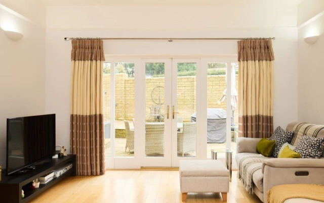 The Bourton-on-the-water Place - Lovely 5bdr House With Parking + Garden