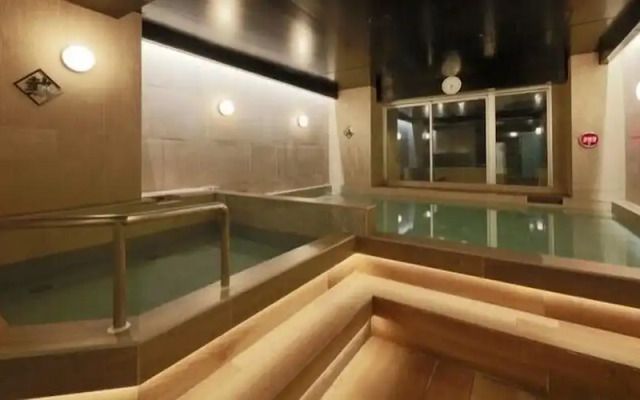 Rembrandt Cabin and Spa Shimbashi - Caters to Men