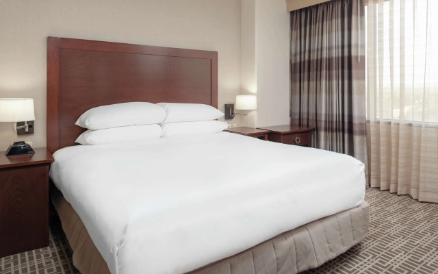 DoubleTree by Hilton Kansas City - Overland Park
