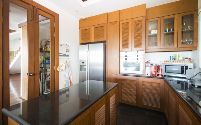 4-BR Seaview Villa with Large Pool at Surin Beach