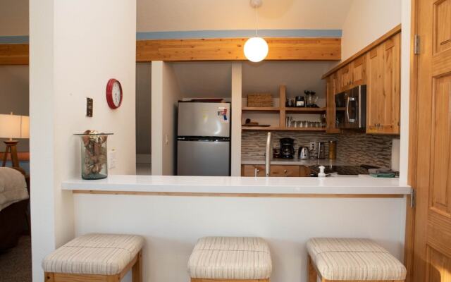 1622 Quicksilver 2 Bedroom Townhouse by RedAwning