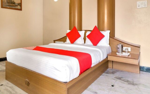 OYO 12020 Hotel Ratna Regency