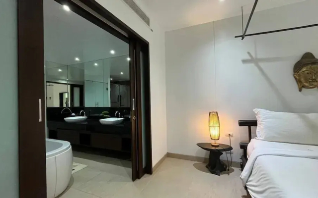 Beachfront and Pool 2 BR Apt- Selina 870