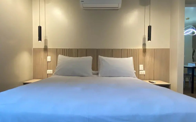 w Modern 2BR w AC in Miraflores
