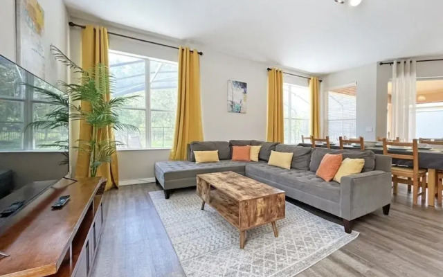 Summer Sparkle 4 Bedroom Home by RedAwning