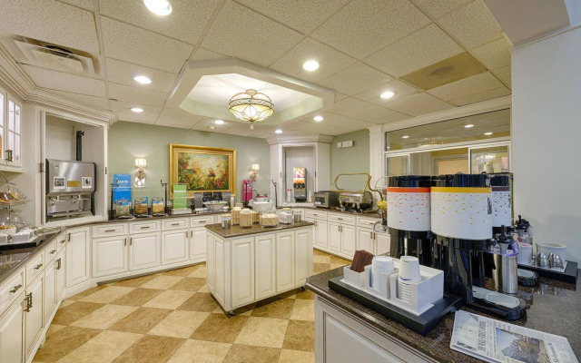 Hampton Inn & Suites Charlotte/South Park at Phillips Place