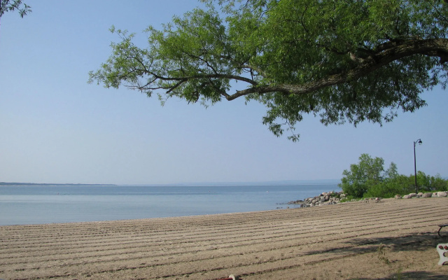 Balm Beach Resort & Motel