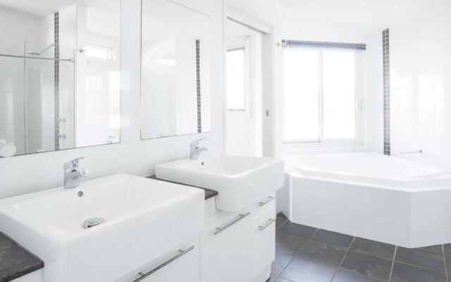 Wooroonga Crescent 4