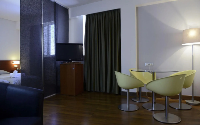 Dorian Inn Hotel