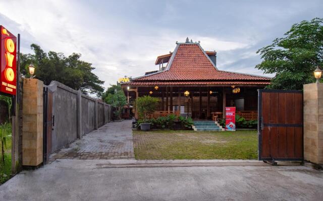 Joglo Manggisan Syariah by Oyo Rooms