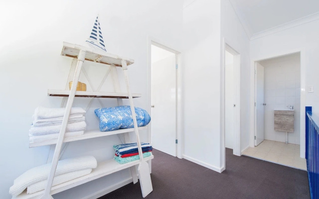 Tomaree Road, 58, Shoally Loft