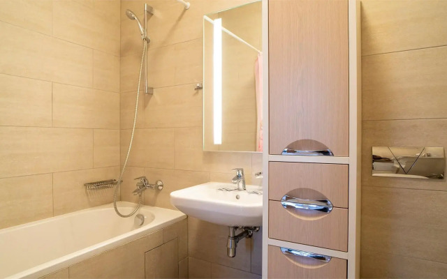 Phoenix De Lux Apartment on Parashnaya street 15
