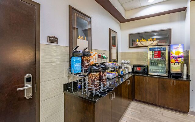 Отель Holiday Inn Express & Suites Lexington