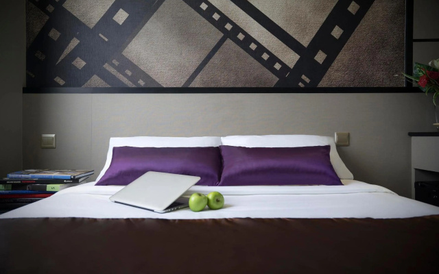 Hotel 81 Premier Hollywood