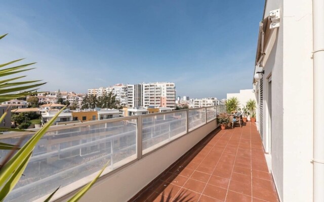 Beautiful 1 Bedroom Apartment With Stunning View