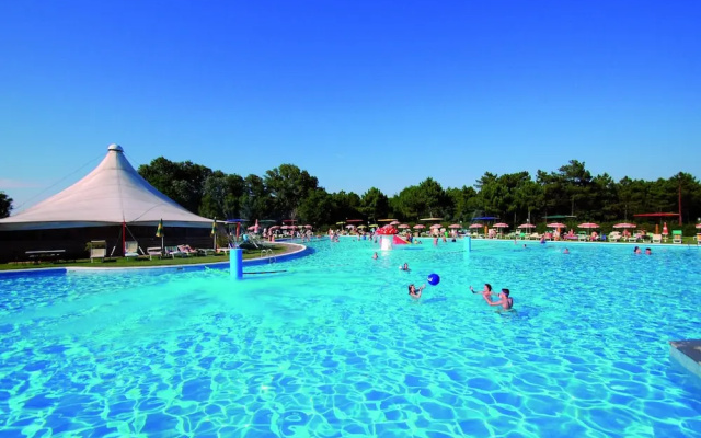 Bungalow by Beach With Water Park Fun