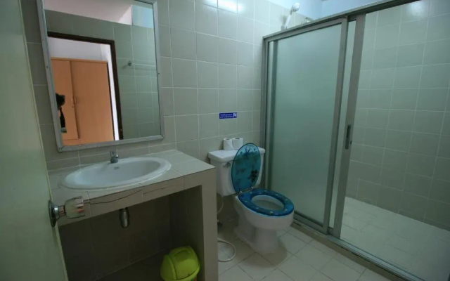 Beachfront Hotel Cha Am
