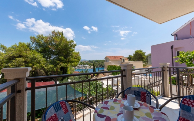 Apartment Dalis - open swimming pool: A2 prizemlje Cove Osibova (Milna), Island Brac