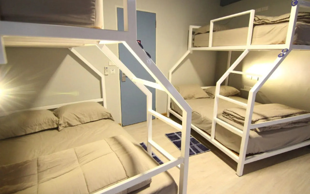 The Moon Hostel Hua Hin