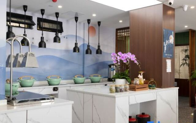 Nostalgia S Hotel (Shanghai Railway Station Suzhou River)