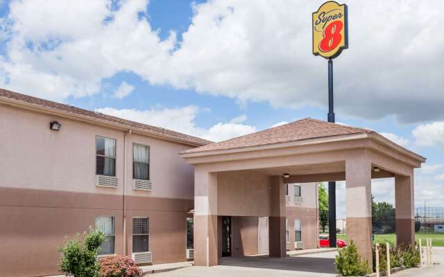 Super 8 by Wyndham Harrisburg