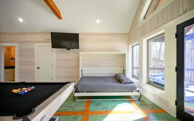 Stardust Hollow Cabin for 14