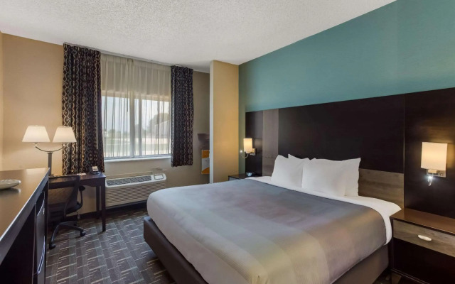 Quality Inn Galesburg near US Highway 34 and I-74