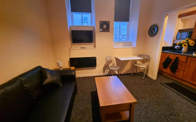 Nicky-Tams Bar & Apartments