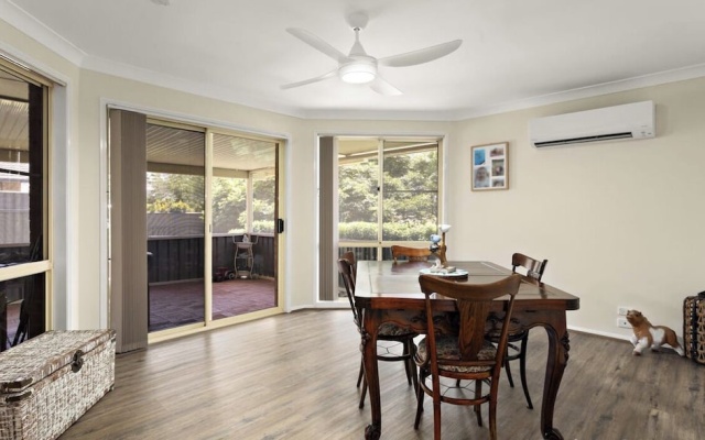 Modern 4BR Muswellbrook Stay – Balcony – Muswellbrook