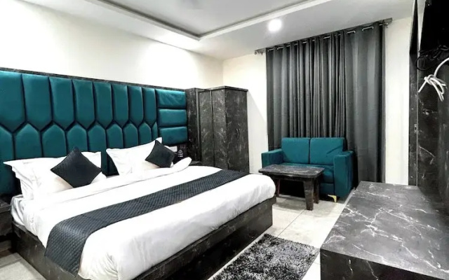 Hotel The Katra Avenue