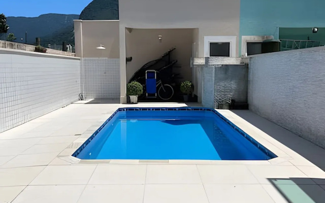 Casa com piscina em Boraceia