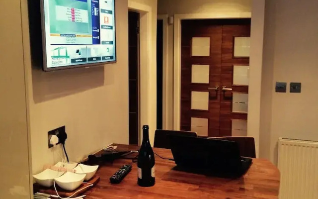 3 Bed House In Harrogate 2 Hot Tubs & Pet Freindly