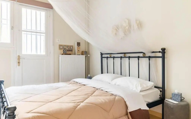 New Huge 5bdr/2bath Apt(+Netflix)/1min Toacropolis