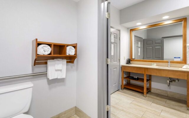 Quality Inn Oak Ridge