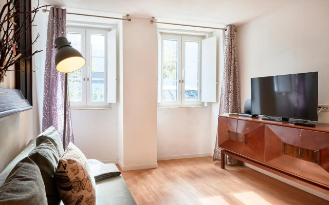 Renovated Charming Apartment, By TimeCooler