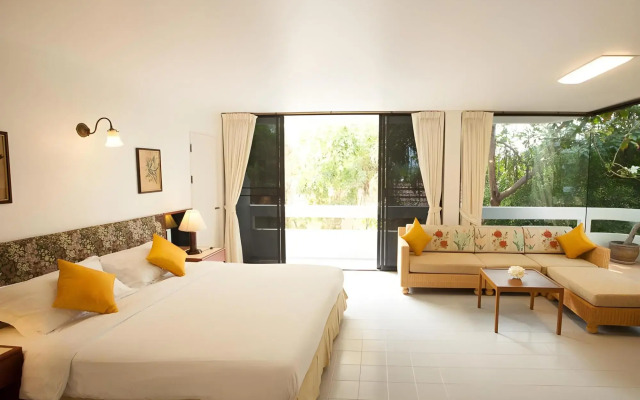Nern Chalet Beachfront Hotel