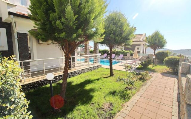 Arnna Villa 4 by Villa Buketi