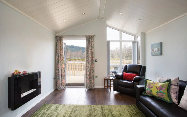 Beautiful 2-bed Chalet + Hot Tub Near Strathpeffer