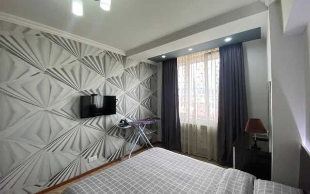 Eznik Koghbatsi- Amiryan crossroads 1 bedroom Newly Renovated apartment KO200