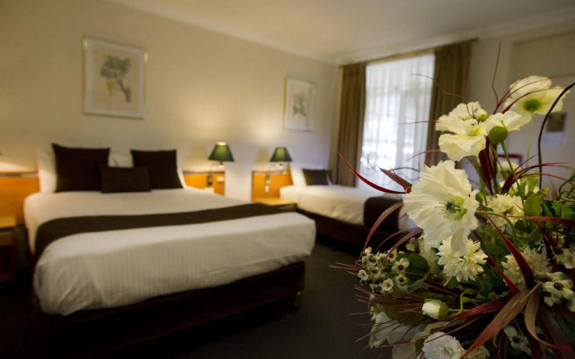 Mid City Motor Inn