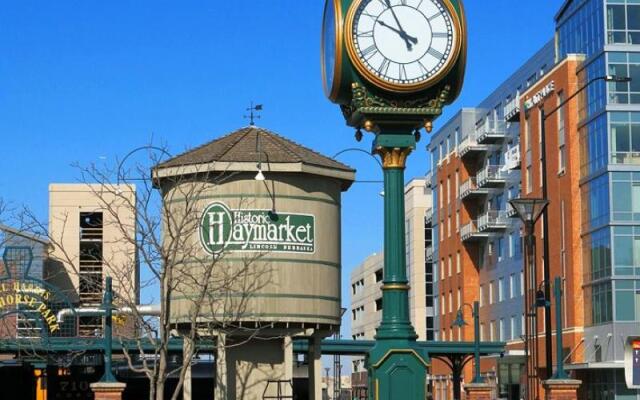 Holiday Inn Express And Suites Lincoln Downtown , An Ihg Hotel