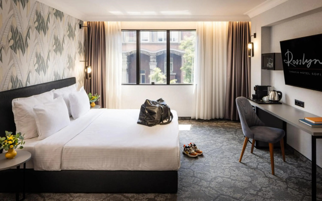 Rosslyn Thracia Hotel