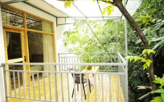Yangshuo Huajian Homestay (Guilin Qianguqing Branch)