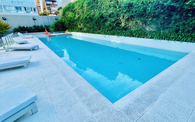 Stylish Apartment with Pool Acces