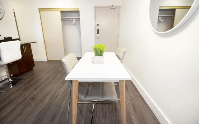 Luxurious One-bedroom With in Suite Laundry and Parking
