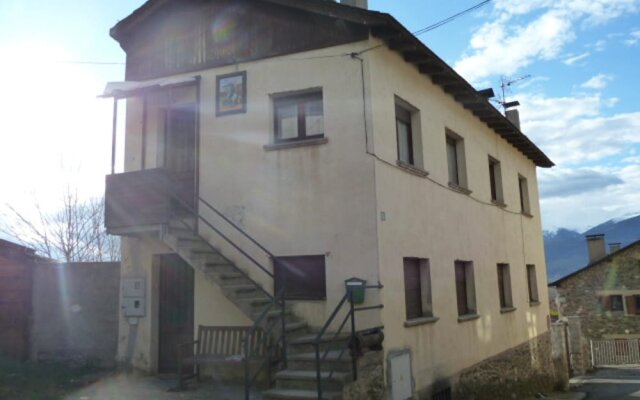 Apartment With 2 Bedrooms in Alp, With Balcony - 8 km From the Slopes